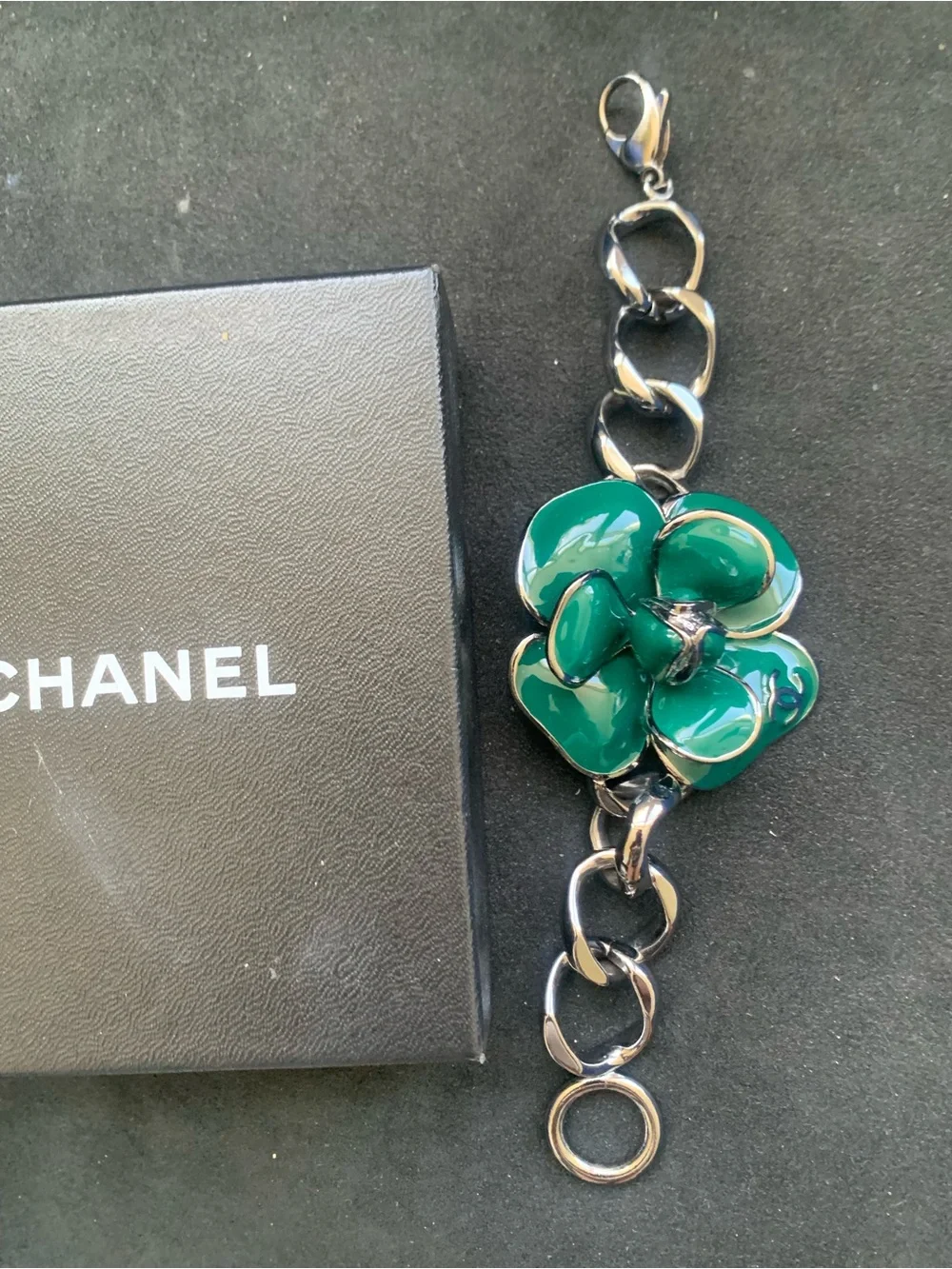 CHANEL Emeralld green metal flower Silver color braceket !